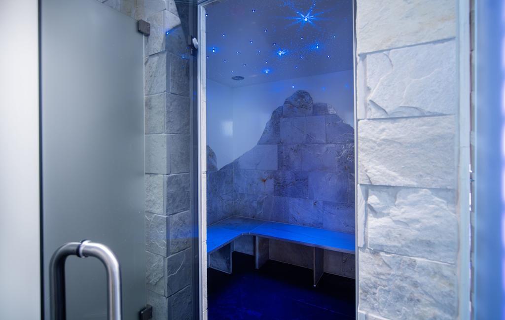 Wellness- Und Schneesporthotel Christiania Saas-Almagell Ngoại thất bức ảnh