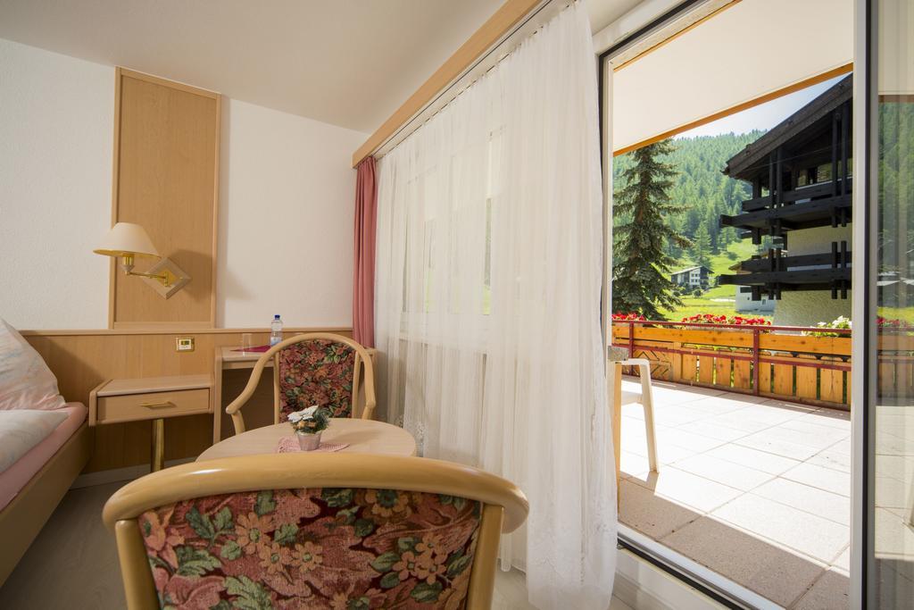 Wellness- Und Schneesporthotel Christiania Saas-Almagell Ngoại thất bức ảnh