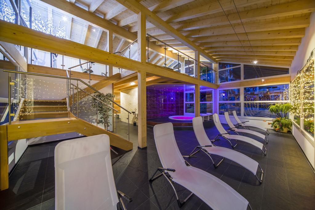 Wellness- Und Schneesporthotel Christiania Saas-Almagell Ngoại thất bức ảnh