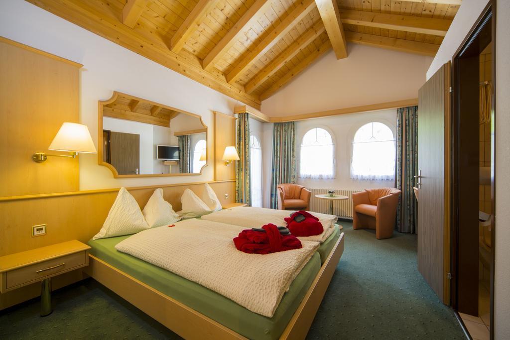 Wellness- Und Schneesporthotel Christiania Saas-Almagell Ngoại thất bức ảnh
